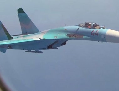 ΕΚΤΑΚΤΟ: Ρωσικά οπλισμένα μαχητικά σε απόσταση 1,5 μέτρου από αμερικανικό αεροσκάφος ηλεκτρονικού πολέμου!